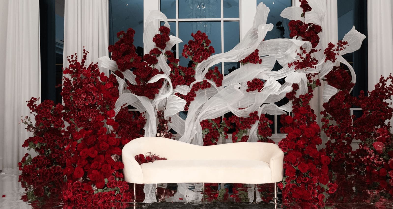How Professional Wedding Decorators Transform Ordinary Venues